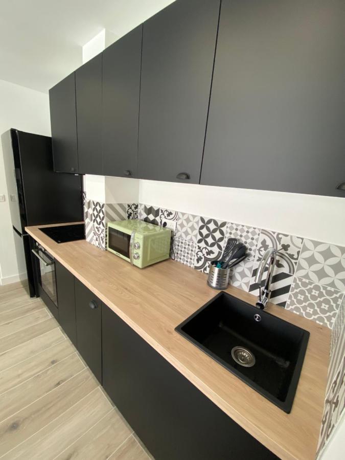 Ajaccio magnifique T2 37m2 centre ville vue mer au bord de la plage Neuf 4 couchages balcon parking privé fermé Clim wifi Exterior foto