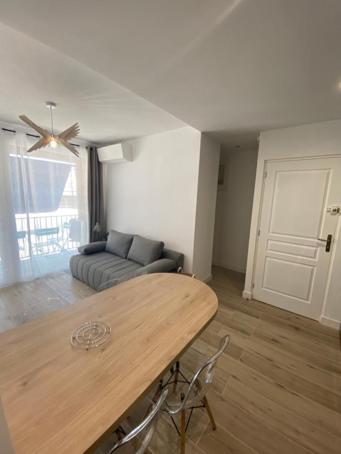 Ajaccio magnifique T2 37m2 centre ville vue mer au bord de la plage Neuf 4 couchages balcon parking privé fermé Clim wifi Exterior foto