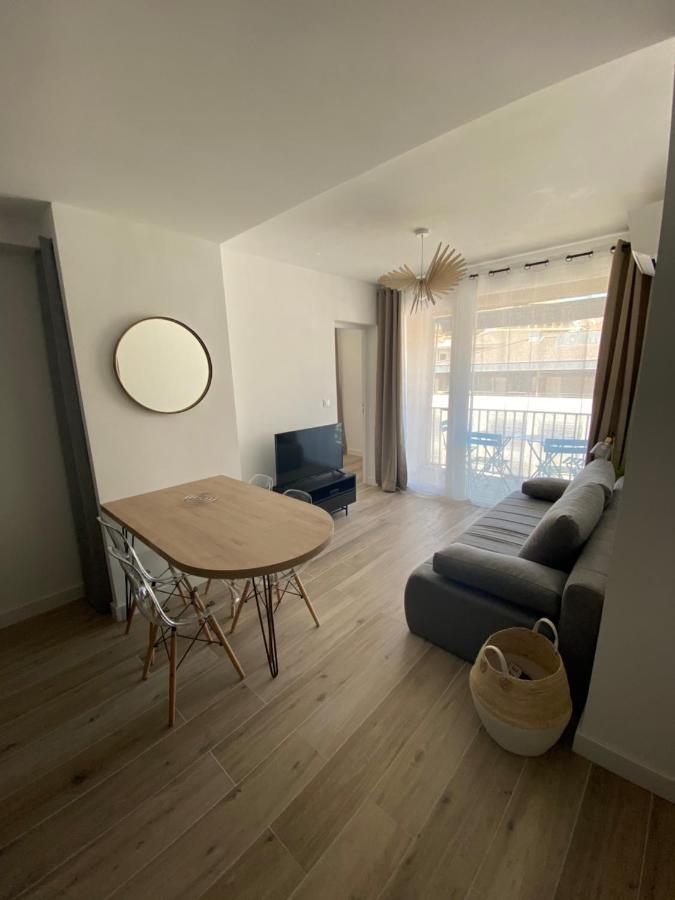 Ajaccio magnifique T2 37m2 centre ville vue mer au bord de la plage Neuf 4 couchages balcon parking privé fermé Clim wifi Exterior foto