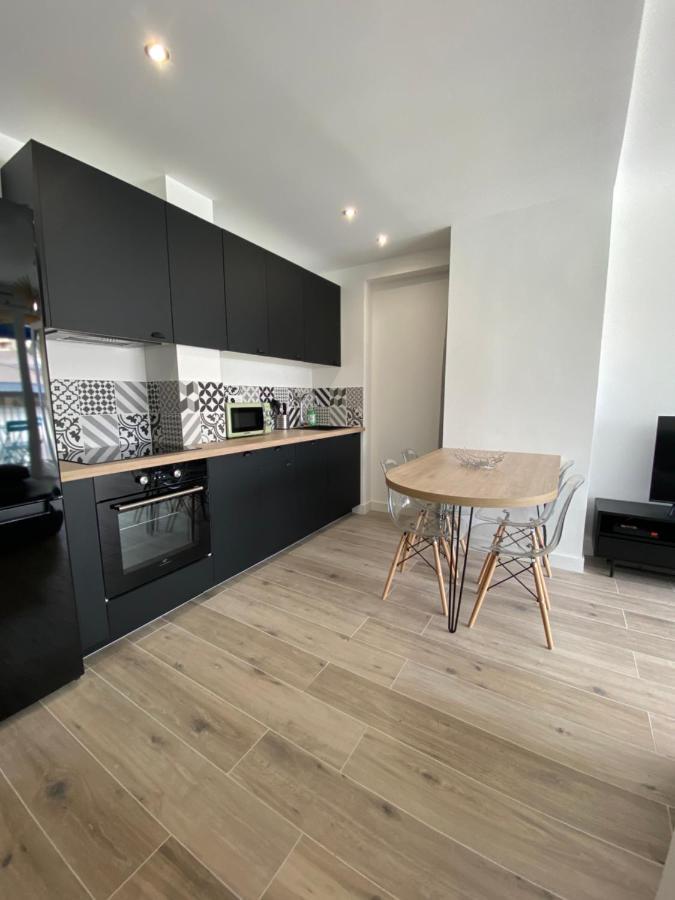 Ajaccio magnifique T2 37m2 centre ville vue mer au bord de la plage Neuf 4 couchages balcon parking privé fermé Clim wifi Exterior foto