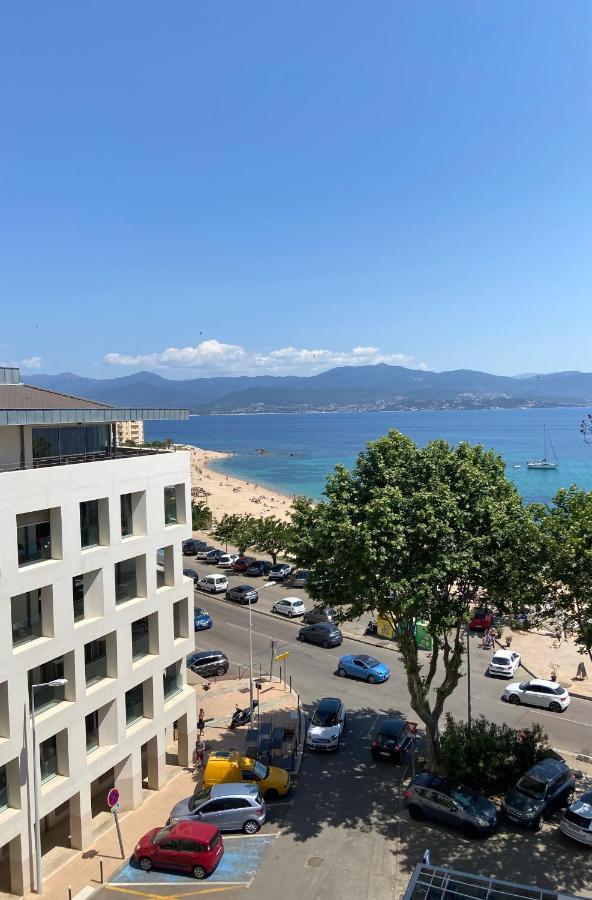 Ajaccio magnifique T2 37m2 centre ville vue mer au bord de la plage Neuf 4 couchages balcon parking privé fermé Clim wifi Exterior foto